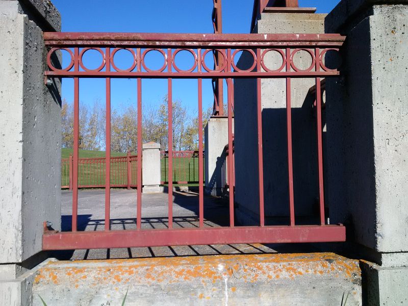 File:Railing at the old generating station.jpg